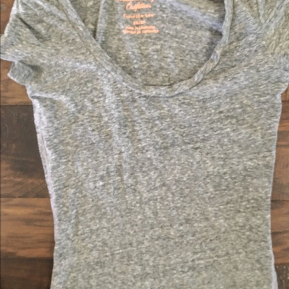 American Eagle Favorite Tee - Picture 2 of 5
